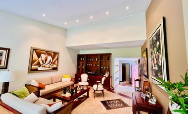 VENTA DE HERMOSA CASA  FRENTE A PARQUE, LOS ALAMOS