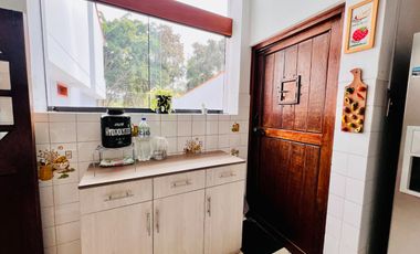 VENTA DE HERMOSA CASA  FRENTE A PARQUE, LOS ALAMOS