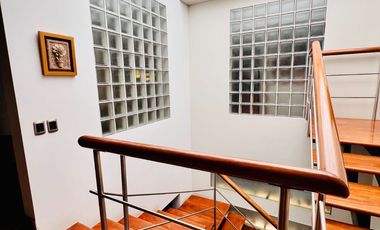 VENTA DE HERMOSA CASA  FRENTE A PARQUE, LOS ALAMOS
