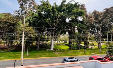 VENTA DE HERMOSA CASA  FRENTE A PARQUE, LOS ALAMOS