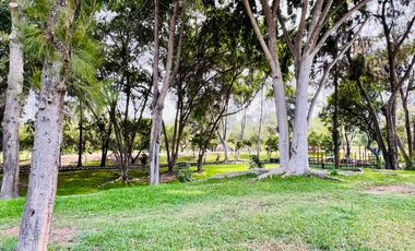 VENTA DE HERMOSA CASA  FRENTE A PARQUE, LOS ALAMOS