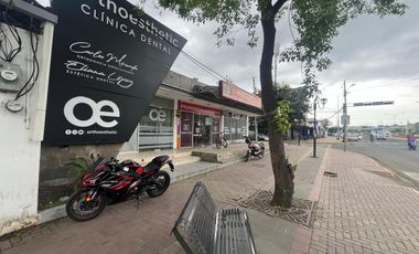 PROPIEDAD COMERCIAL ESQUINERA EN VENTA FRENTE A LA UNIVERSIDAD DE ALTO IMPACTO COMERCIAL