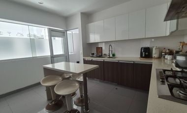 Buscas Dpto 3 dorm, 2 cocheras, balcon,157 m2 en San Isidro a precio de ocasion? US $ 360,000