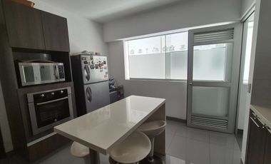 Buscas Dpto 3 dorm, 2 cocheras, balcon,157 m2 en San Isidro a precio de ocasion? US $ 360,000