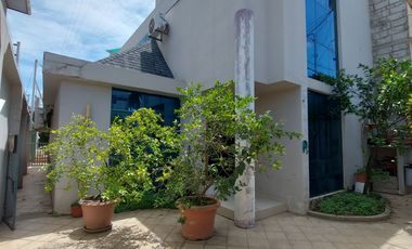 En Machala Se Alquila Casa Amoblada Independiente con Garaje interno para 7 vehículos, apta para Empresa, Institución