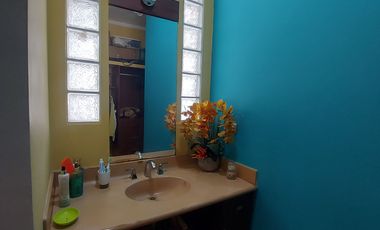 En Machala Se Alquila Casa Amoblada Independiente con Garaje interno para 7 vehículos, apta para Empresa, Institución