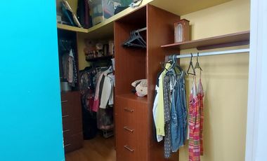 En Machala Se Alquila Casa Amoblada Independiente con Garaje interno para 7 vehículos, apta para Empresa, Institución