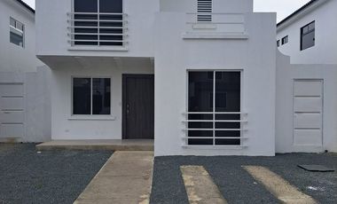 Se Vende Casa de ESTRENO 4 Dormitorios en Urb. Portón al Río de Vicrieel