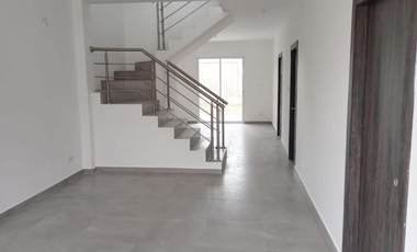 Se Vende Casa de ESTRENO 4 Dormitorios en Urb. Portón al Río de Vicrieel