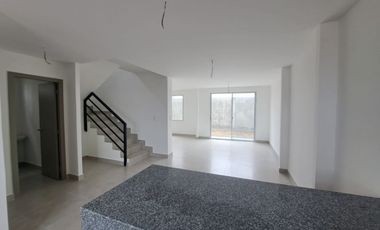 Se Vende Casa de ESTRENO en Venta en la Urb. Amalfi