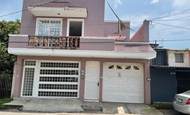 AMPLIA CASA Y EN BUENAS CONDICIONES EN VENTA - URUAPAN
