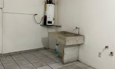 AMPLIA CASA Y EN BUENAS CONDICIONES EN VENTA - URUAPAN