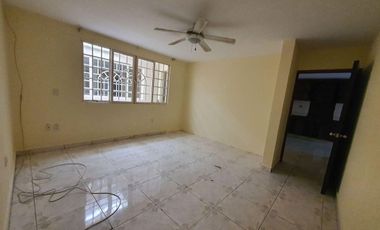 AMPLIA CASA Y EN BUENAS CONDICIONES EN VENTA - URUAPAN