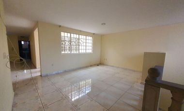 AMPLIA CASA Y EN BUENAS CONDICIONES EN VENTA - URUAPAN