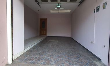 AMPLIA CASA Y EN BUENAS CONDICIONES EN VENTA - URUAPAN