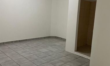 AMPLIA CASA Y EN BUENAS CONDICIONES EN VENTA - URUAPAN