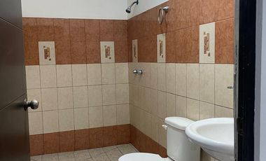 AMPLIA CASA Y EN BUENAS CONDICIONES EN VENTA - URUAPAN