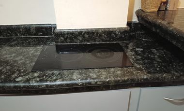 Suite amoblada de alquiler en la Urbanización Ciudad Colón, 1 parqueo.
