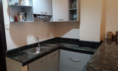 Suite amoblada de alquiler en la Urbanización Ciudad Colón, 1 parqueo.