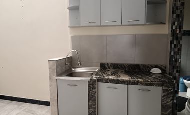 Suite amoblada de alquiler en la Urbanización Ciudad Colón, 1 parqueo.