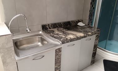 Suite amoblada de alquiler en la Urbanización Ciudad Colón, 1 parqueo.
