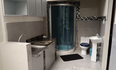 Suite amoblada de alquiler en la Urbanización Ciudad Colón, 1 parqueo.