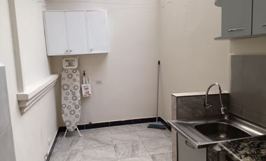 Suite amoblada de alquiler en la Urbanización Ciudad Colón, 1 parqueo.