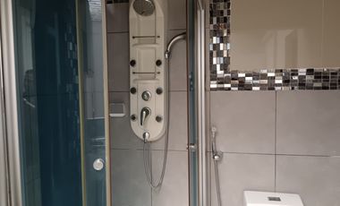 Suite amoblada de alquiler en la Urbanización Ciudad Colón, 1 parqueo.