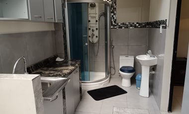 Suite amoblada de alquiler en la Urbanización Ciudad Colón, 1 parqueo.