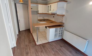 ARRIENDO DEPTO COMO NUEVO, METRO MONEDA, SEGURIDAD Y TRANQUILO EDIFICIO