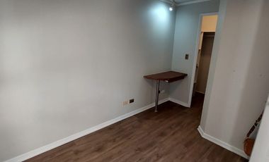 ARRIENDO DEPTO COMO NUEVO, METRO MONEDA, SEGURIDAD Y TRANQUILO EDIFICIO