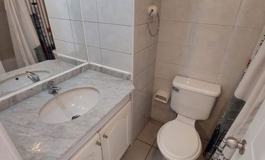 ARRIENDO DEPTO COMO NUEVO, METRO MONEDA, SEGURIDAD Y TRANQUILO EDIFICIO