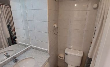 ARRIENDO DEPTO COMO NUEVO, METRO MONEDA, SEGURIDAD Y TRANQUILO EDIFICIO