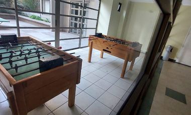 ARRIENDO DEPTO COMO NUEVO, METRO MONEDA, SEGURIDAD Y TRANQUILO EDIFICIO