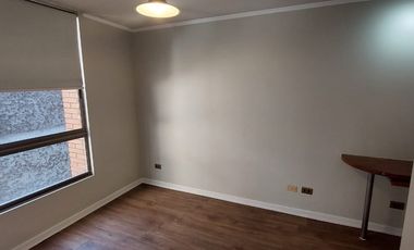 ARRIENDO DEPTO COMO NUEVO, METRO MONEDA, SEGURIDAD Y TRANQUILO EDIFICIO