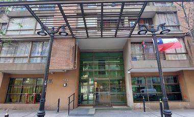 ARRIENDO DEPTO COMO NUEVO, METRO MONEDA, SEGURIDAD Y TRANQUILO EDIFICIO