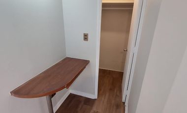 ARRIENDO DEPTO COMO NUEVO, METRO MONEDA, SEGURIDAD Y TRANQUILO EDIFICIO