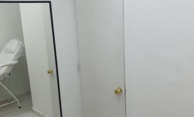 LOOCAL A SOLO 2 CUADRAS METRO PLAZA EGANA, CON BAÑO