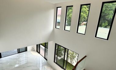 Luxury Dream Home - Modern House for Sale in Tahanan Village.