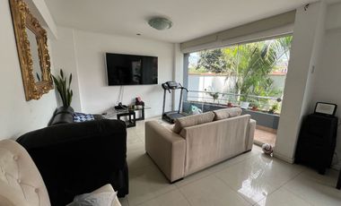 AMPLIO FLAT C/BALCÓN V/CALLE - URB. MONTERRICO NORTE SAN BORJA