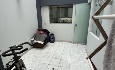 AMPLIO FLAT C/BALCÓN V/CALLE - URB. MONTERRICO NORTE SAN BORJA