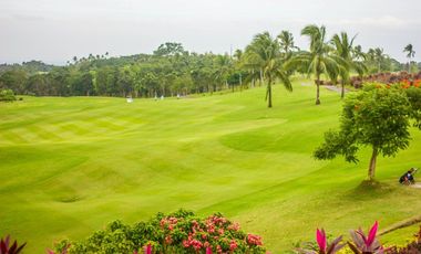 ON SALE – 3 Bedrooms House and Lot w/ Access to Country Club Amenities in a Golf – Course View near Tagaytay