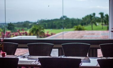 ON SALE – 3 Bedrooms House and Lot w/ Access to Country Club Amenities in a Golf – Course View near Tagaytay
