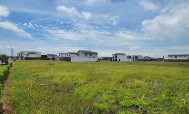 En venta terreno esquinero en Isla Celeste Etapa Babor