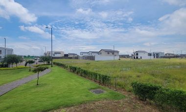 En venta terreno esquinero en Isla Celeste Etapa Babor