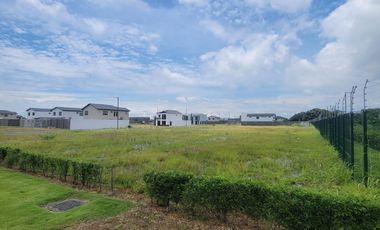 En venta terreno esquinero en Isla Celeste Etapa Babor
