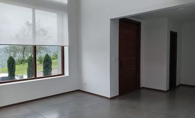 Puembo-Casa de lujo en renta