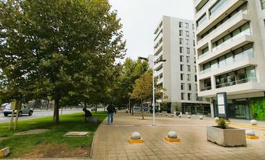 Primera Linea Frente A Av Las Condes, Amplio