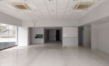 Primera Linea Frente A Av Las Condes, Amplio