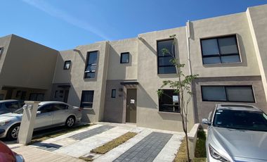 Casa En Renta Fraccionamiento Meseta Querétaro - 3 recamaras y 1.5 baños